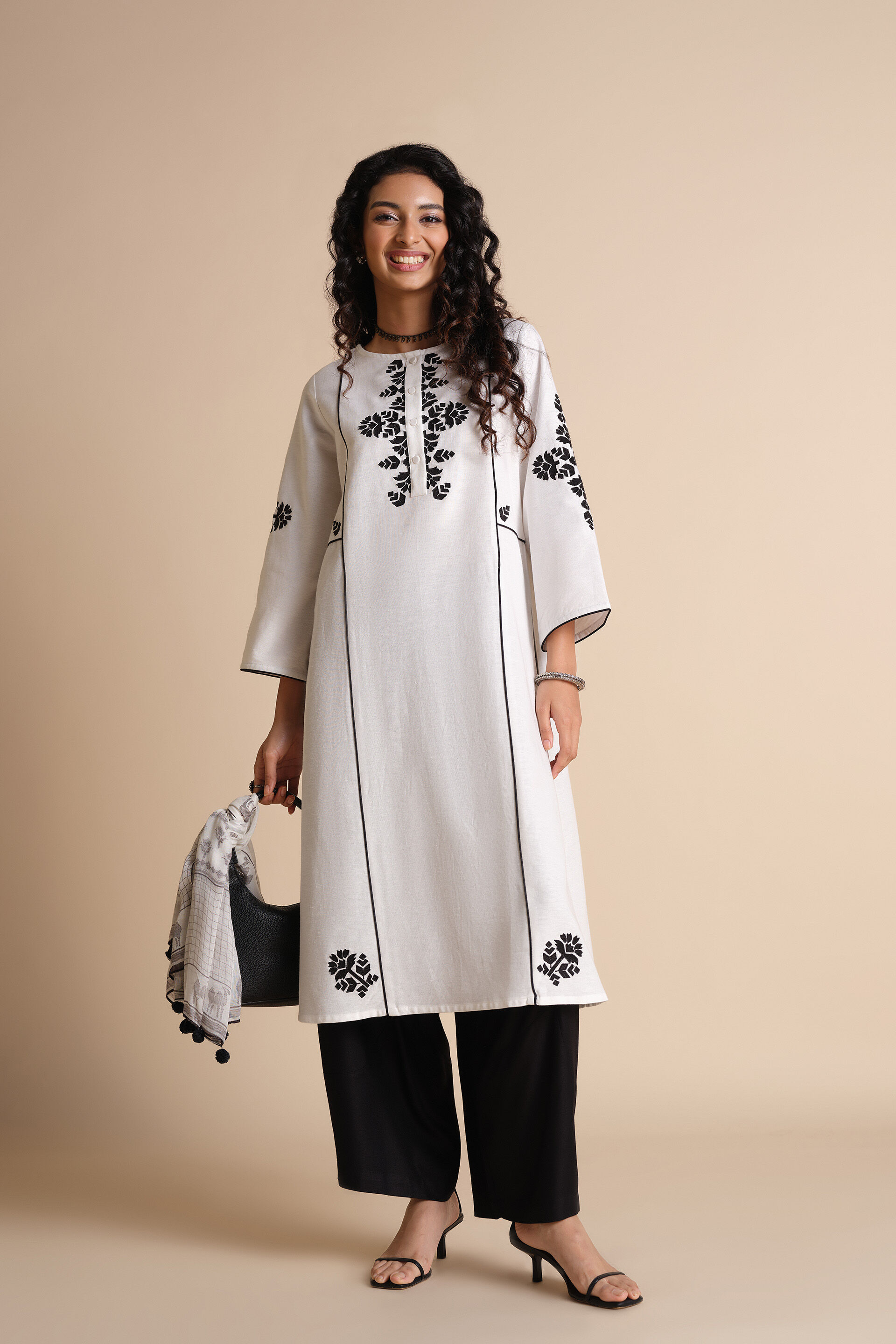 Nazm Sa Kurta, White, image 2